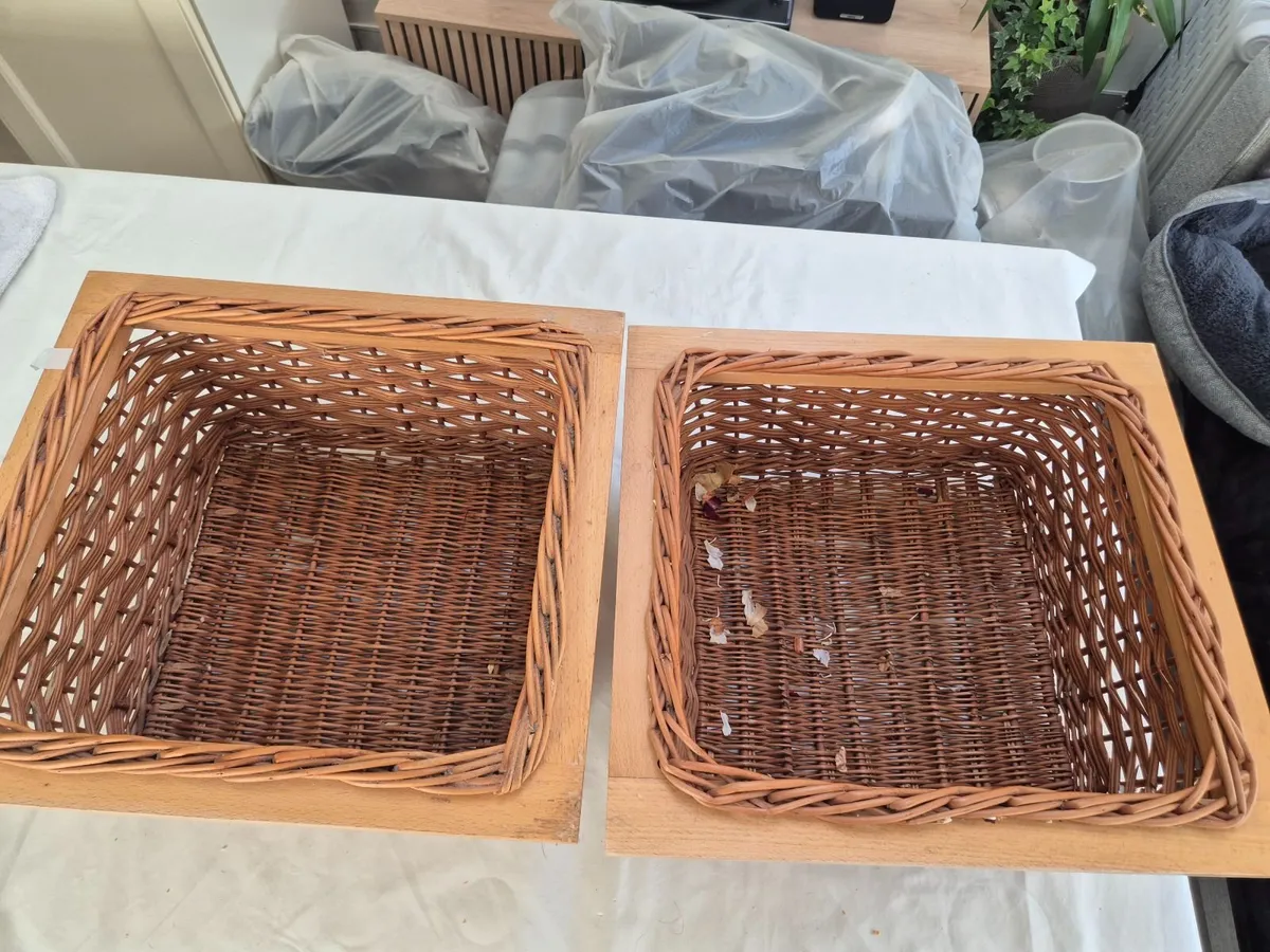 2 Wicker baskets. - Image 4