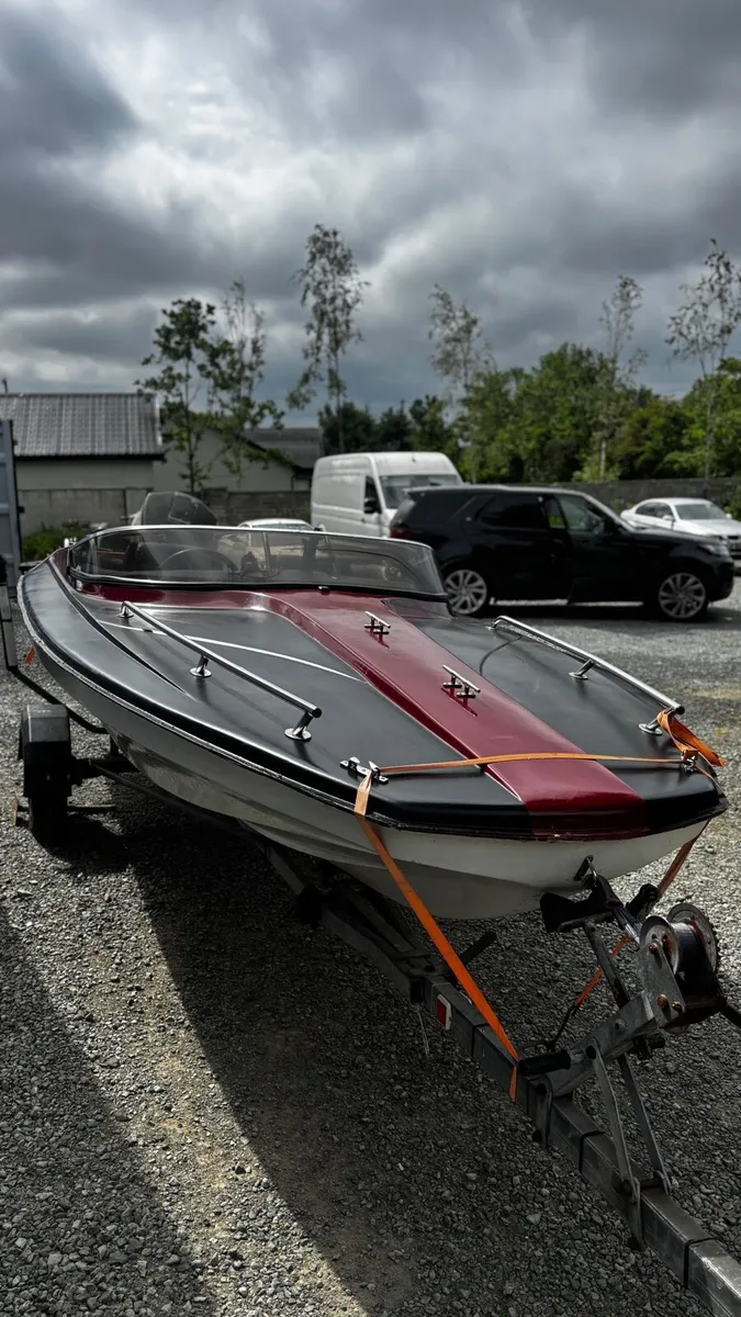 Shakespeare Speed Boat - Image 2