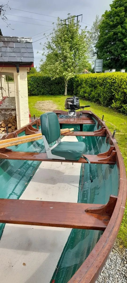 Lake fishing boat - Image 1