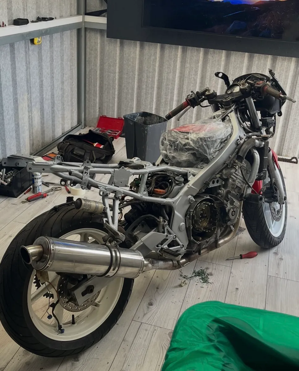 CBR 600 F2 - Image 4