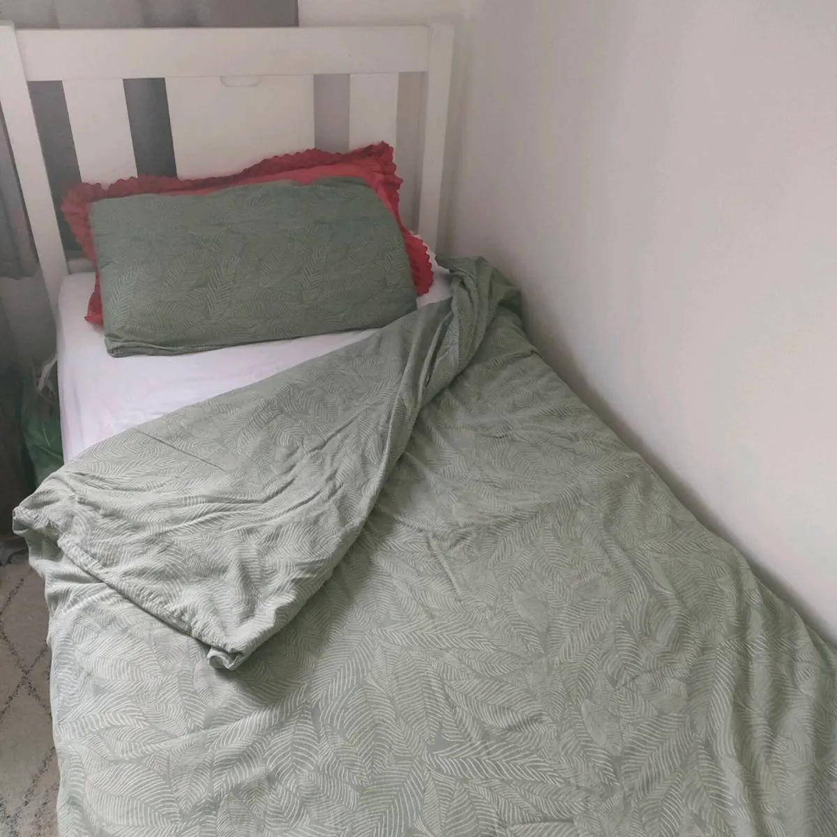 Single white bed - Image 1