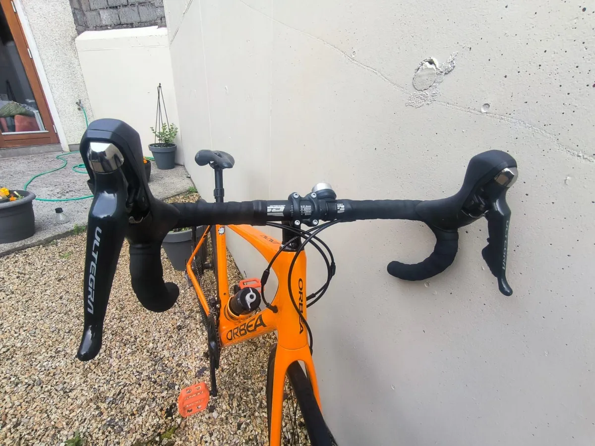 Orbea Carbon Road Bike – Shimano Ultegra. - Image 3