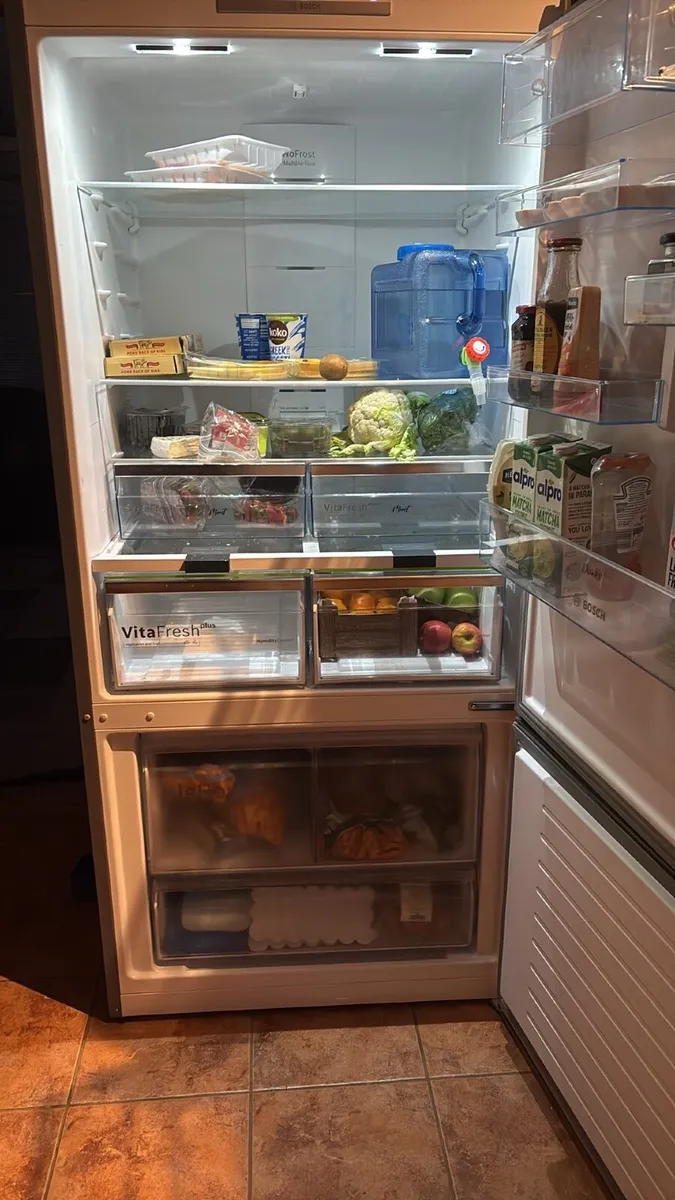 Washing machine, dryer, super king bed,  Fridge - Image 1