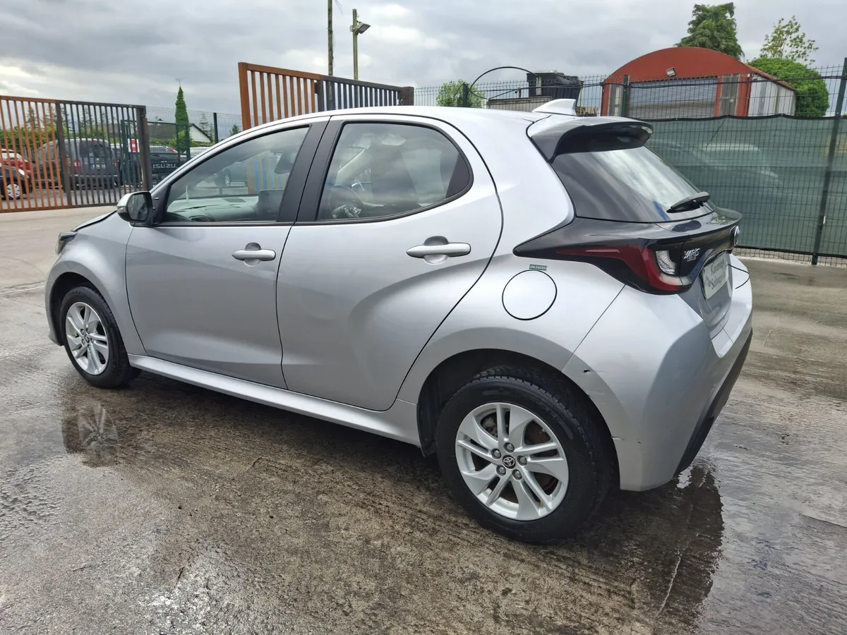 231 Toyota Yaris  Hybrid   Automatic - Image 4