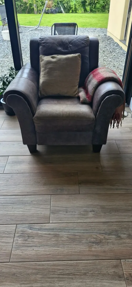 Couch and chair - Image 3