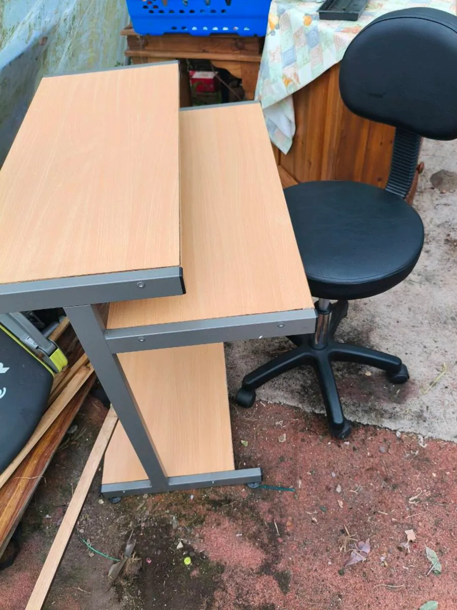 New chair,desk , lovely size for kids study 25 Eur - Image 2