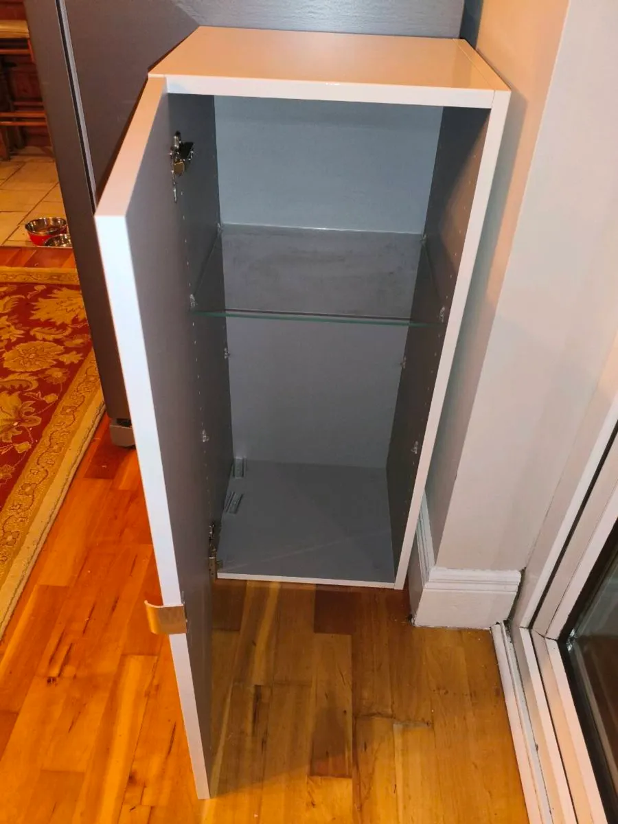 New bathroom, what ever use ,3 ft high by 16 inc - Image 2