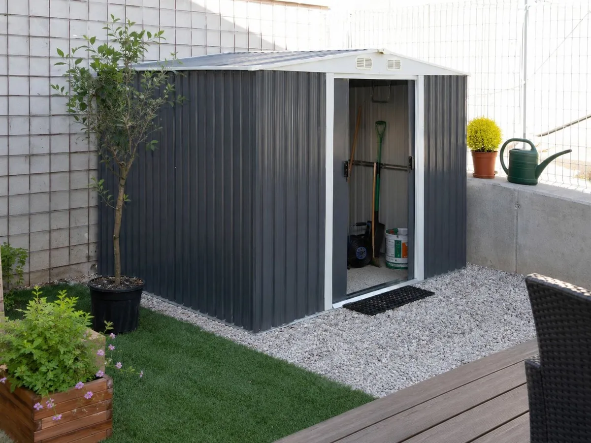 Metal Shed : 8 ft 6 in x 6 ft 5 in - Image 2