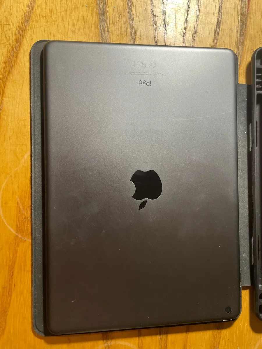 iPad and Apple Pencil - Image 2