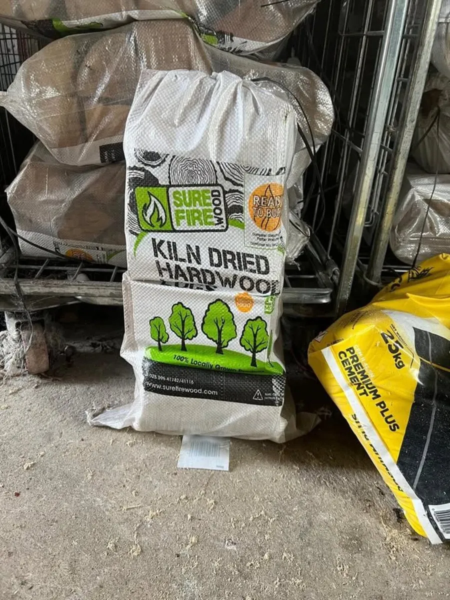 60 x Large Bags Premium Kiln-Dried Hardwood Logs - Image 1