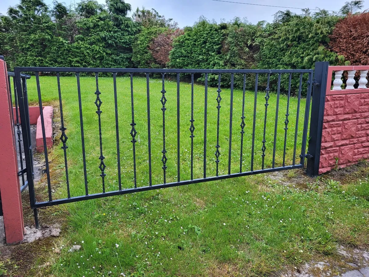 Gate