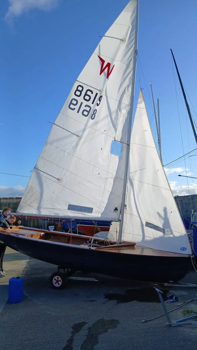 Wayfarer Sailing Dinghy - Image 1