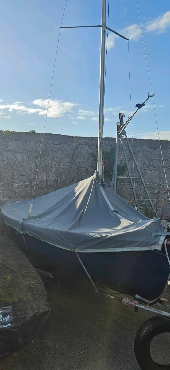 Wayfarer Sailing Dinghy - Image 3