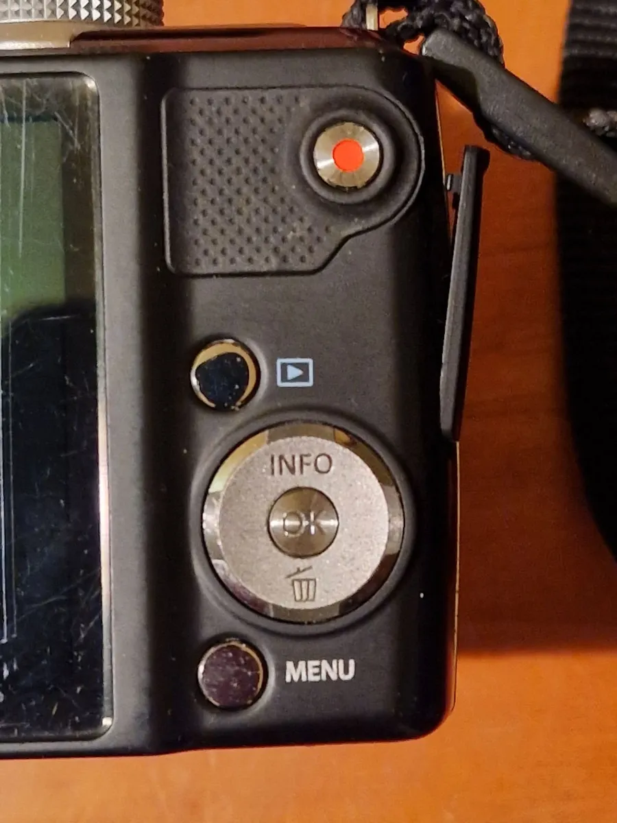 OLYMPUS SP-720UZ Digital Camera Excellent Conditon - Image 3