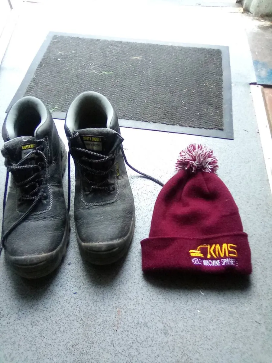 SIZE.  12. WORK. BOOTS. AND. THERMAL. HAT - Image 1