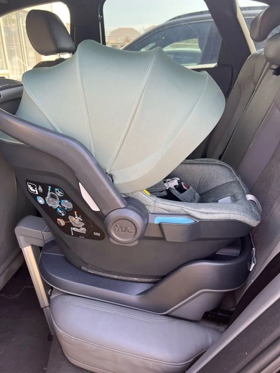 Uppababy Car seat and base - Image 3