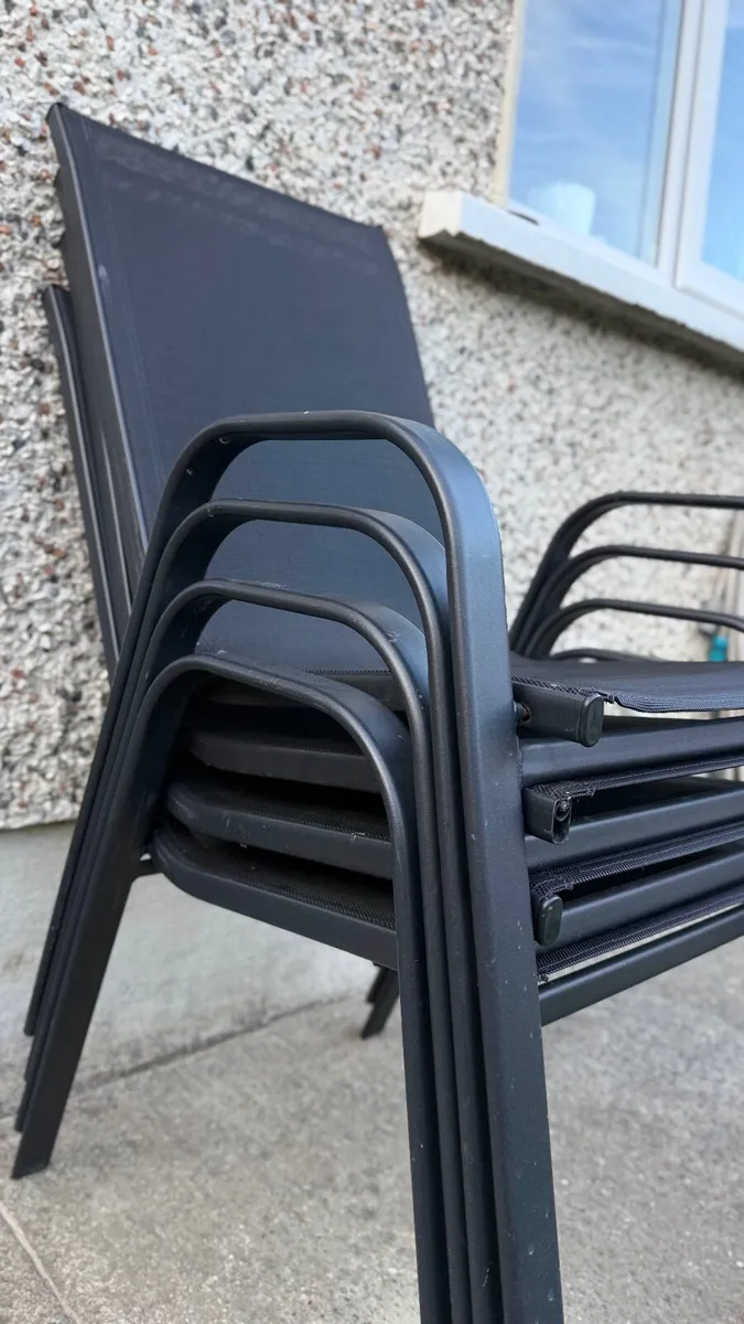 Chair garden - Image 1