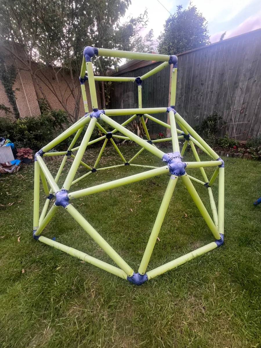 Eezy Peezy Monkey Bars Climbing Frame