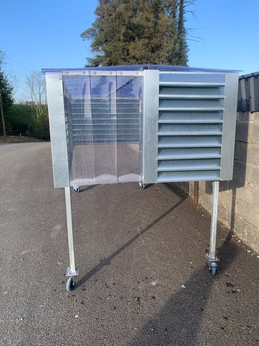 Outdoor Moveable Clothes Line - Image 1
