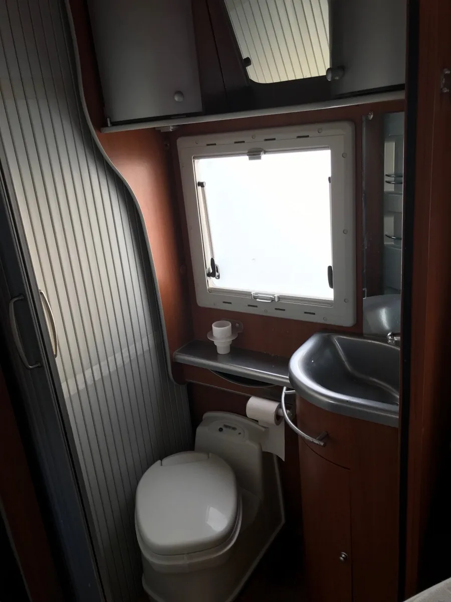 Motor home - Image 2