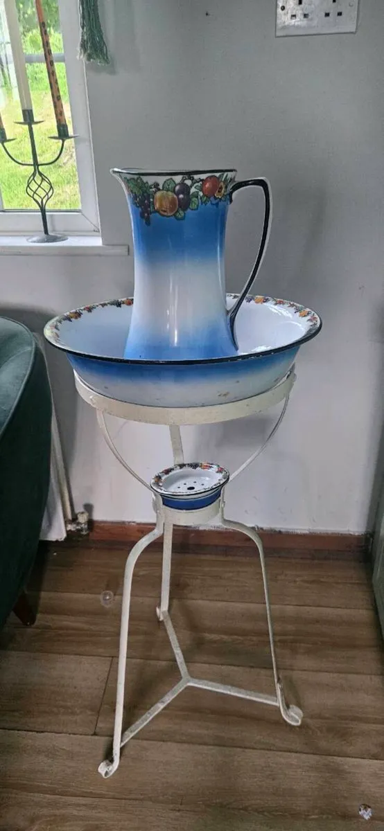 Antique Washbasin .Jug and Stand - Image 4
