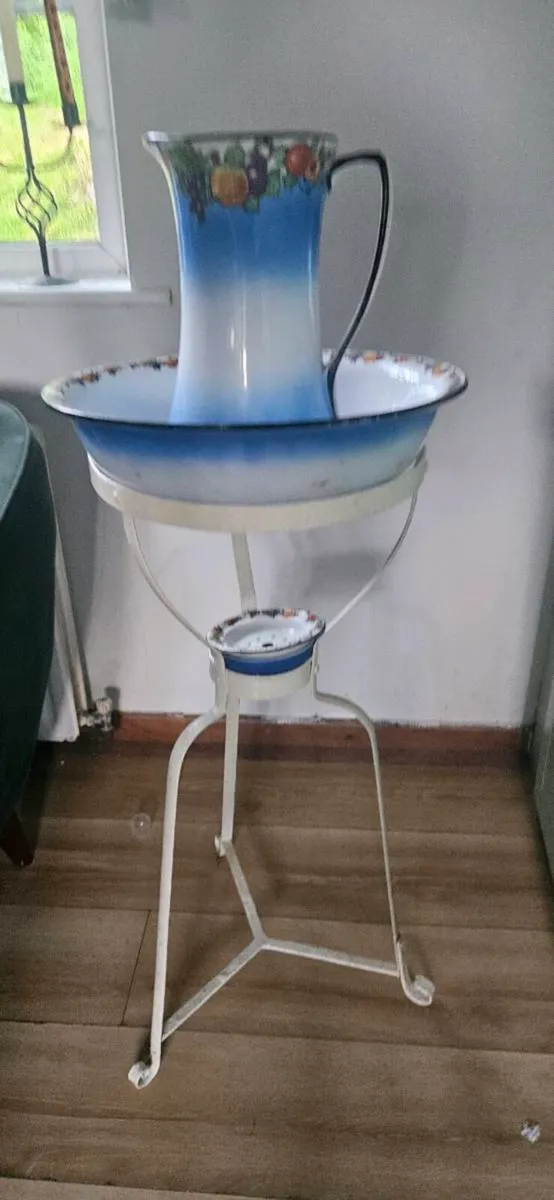 Antique Washbasin .Jug and Stand - Image 2