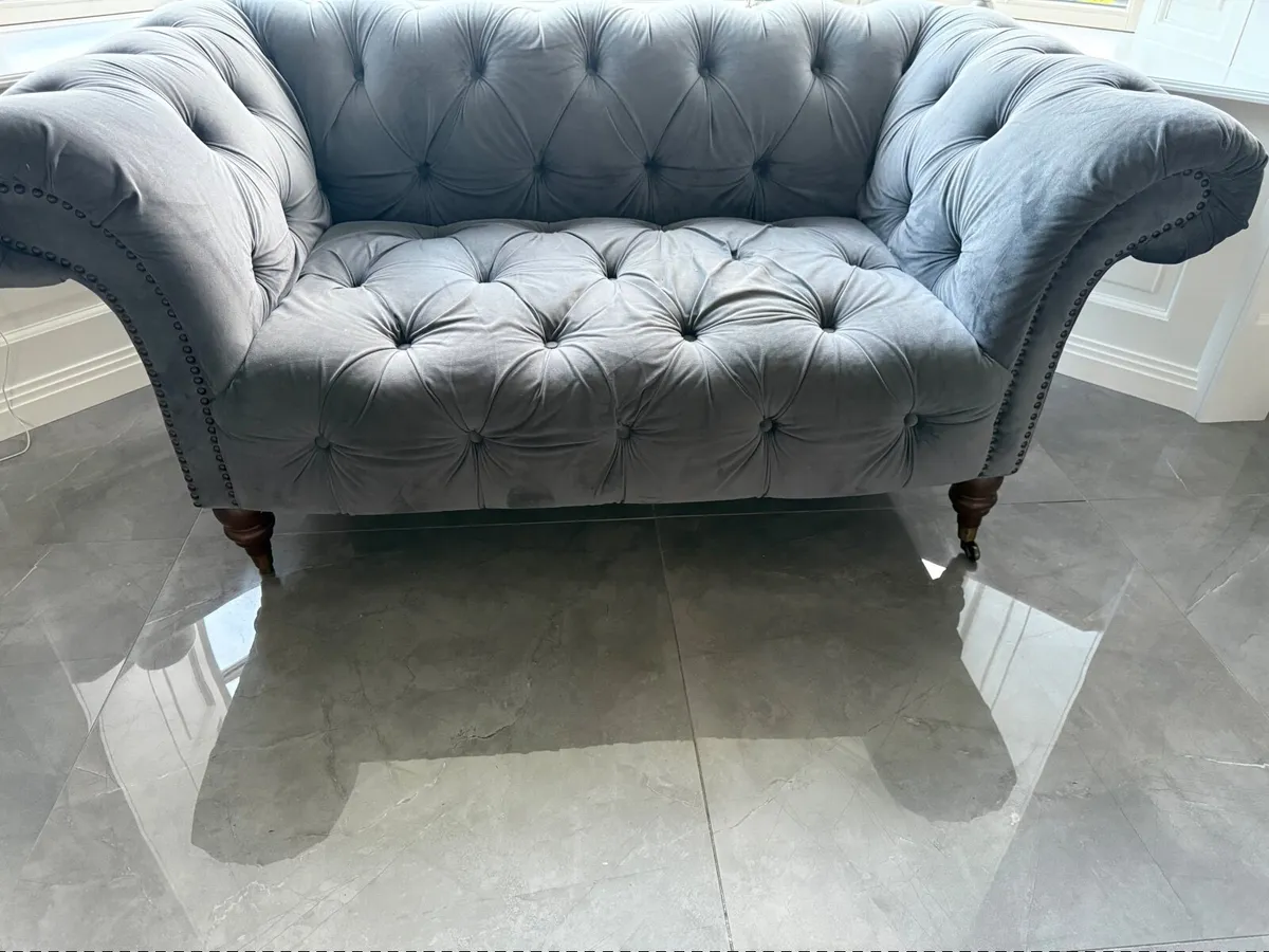 2 seater couch - Image 1