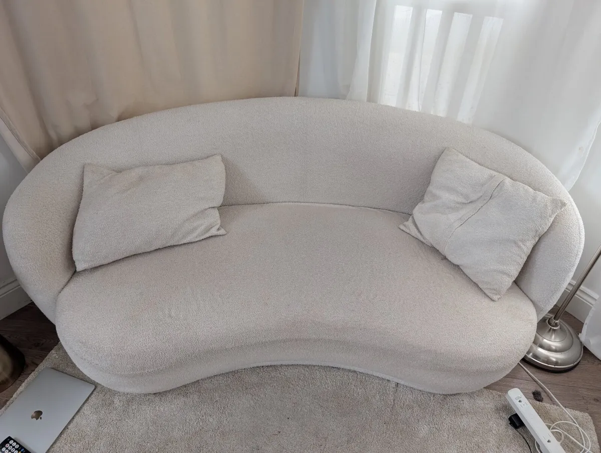 Boucle curved sofa - Image 2