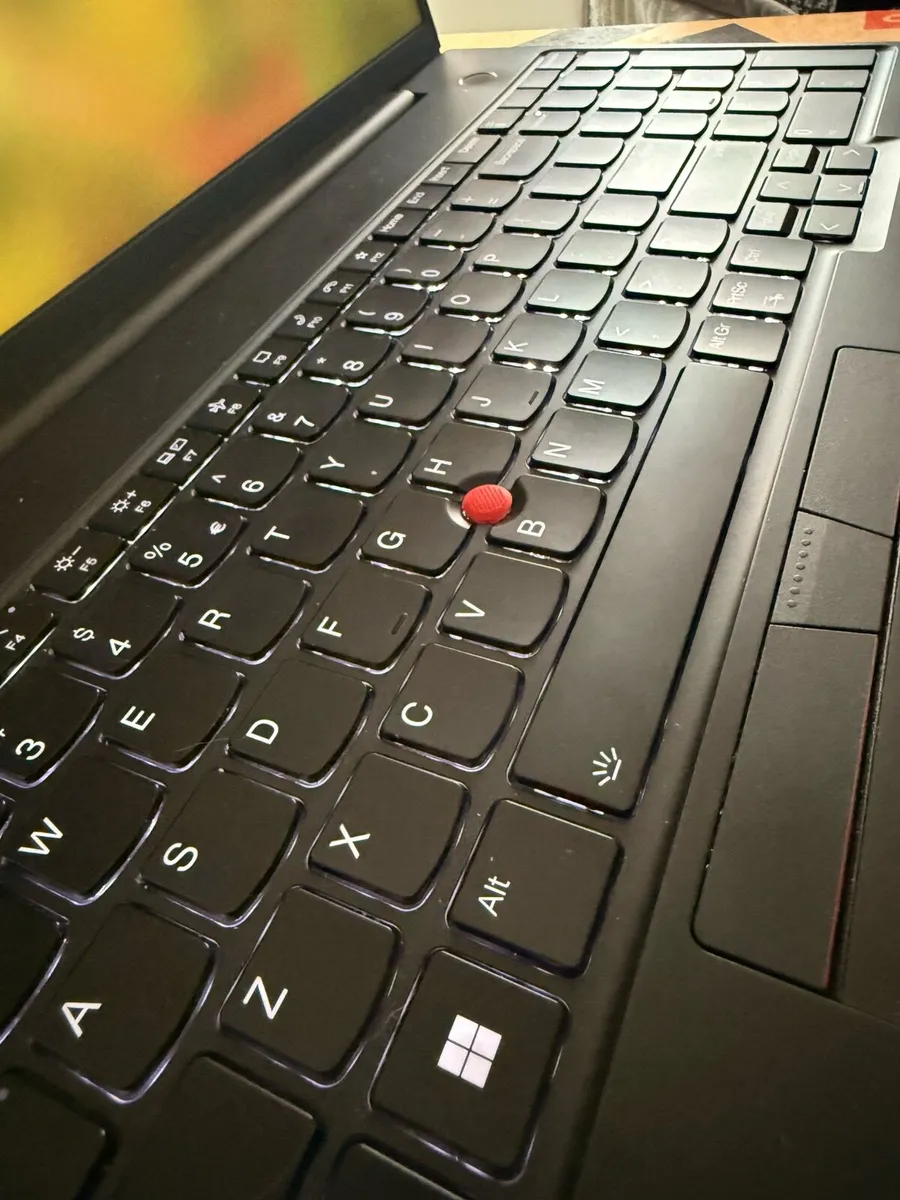 Lenovo ThinkPad E16 Gen1 Custom - Image 4