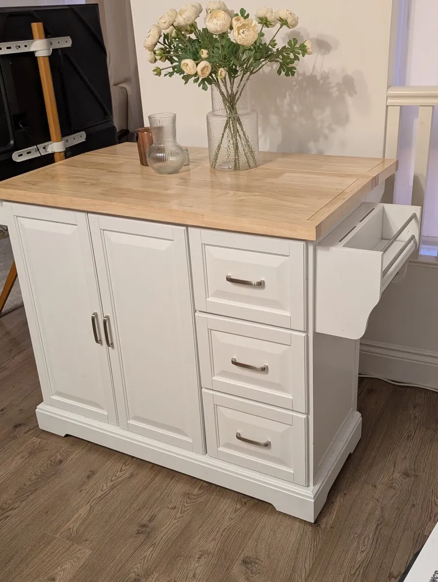 Kitchen Island on wheels - Image 1