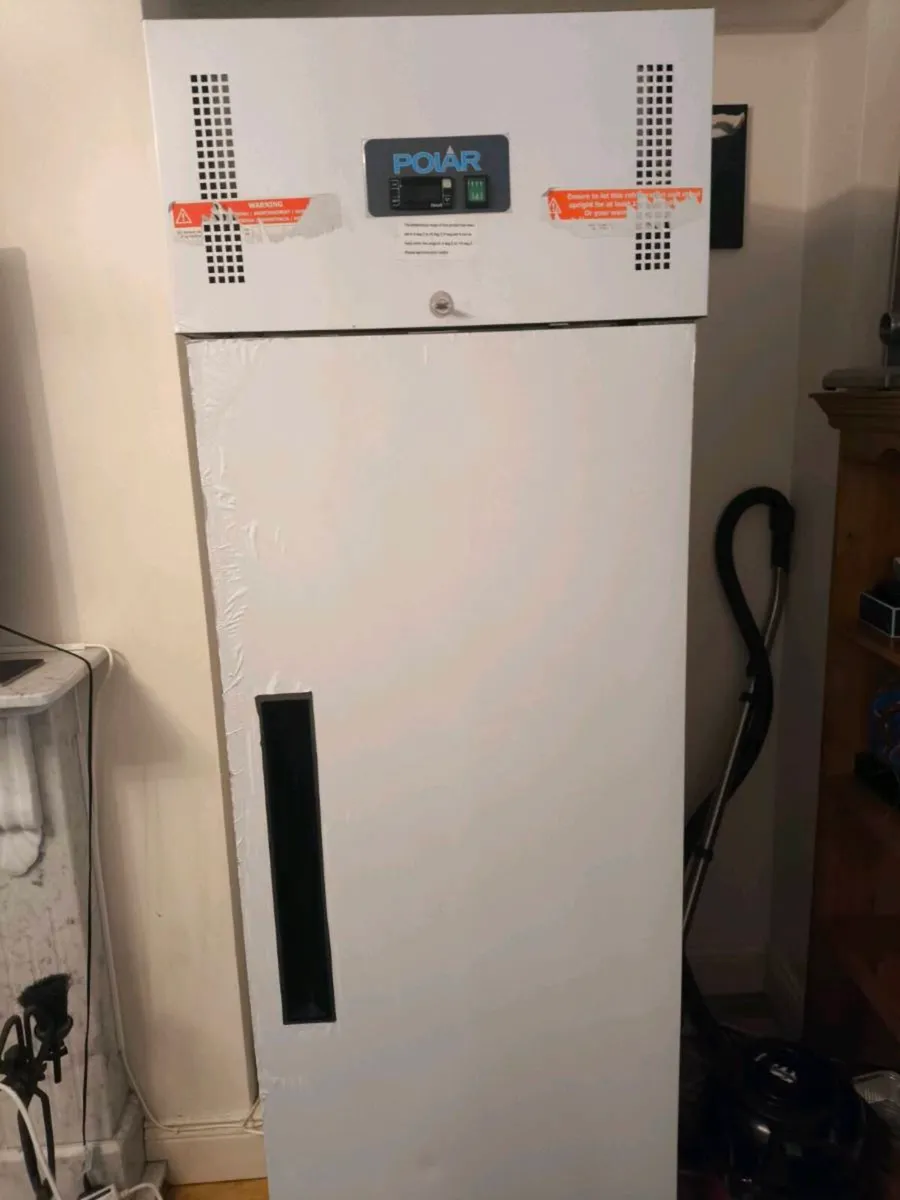 Upright fridge 600 ltr - Image 1