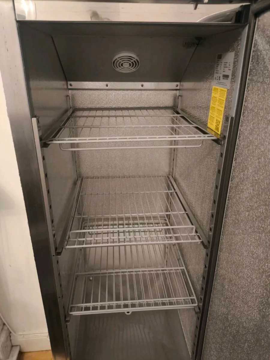 Upright fridge 600 ltr - Image 2