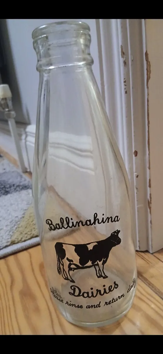 Milk glass bottle - Image 2