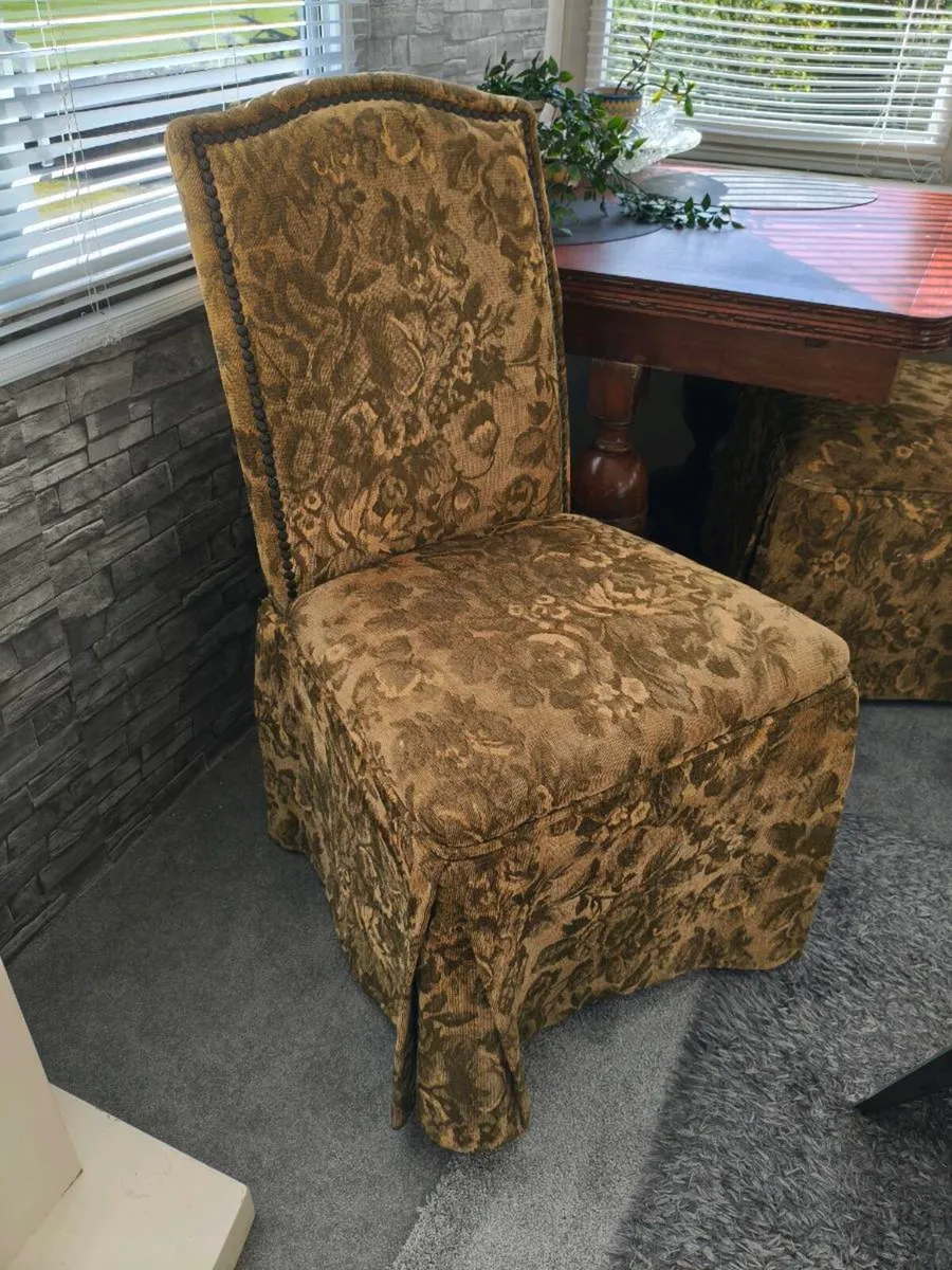 Beautiful set vintage style chairs 4 for 50 perfec