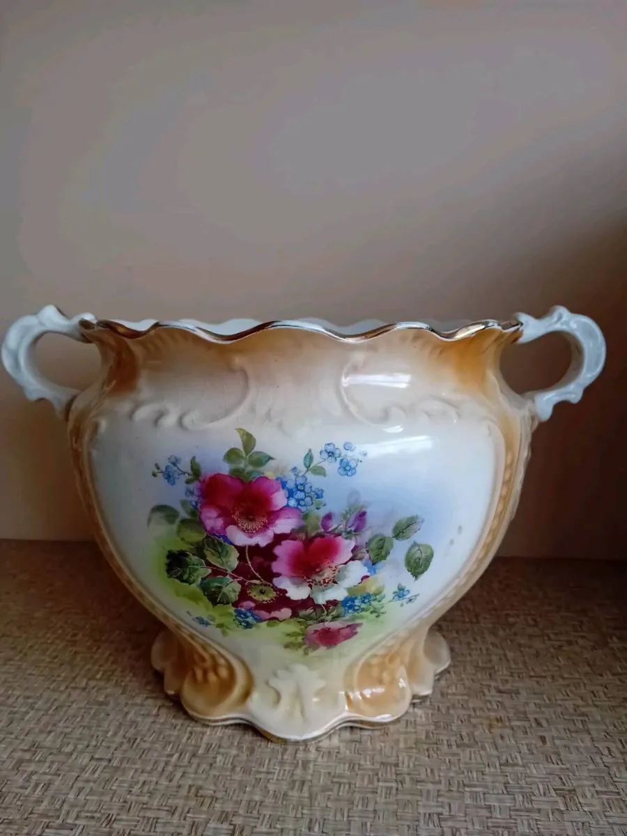 Vase - Image 1