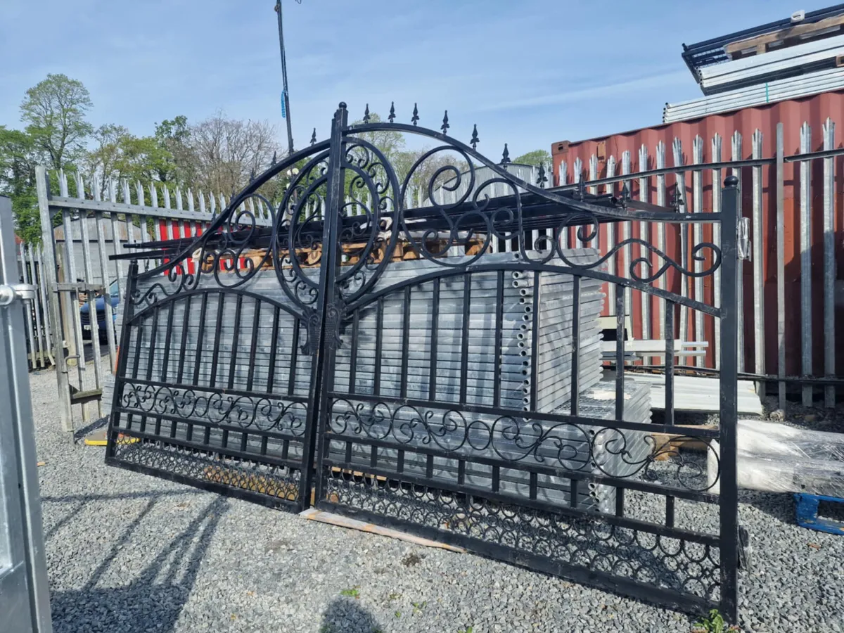 Entrance gates 14ft - Image 2