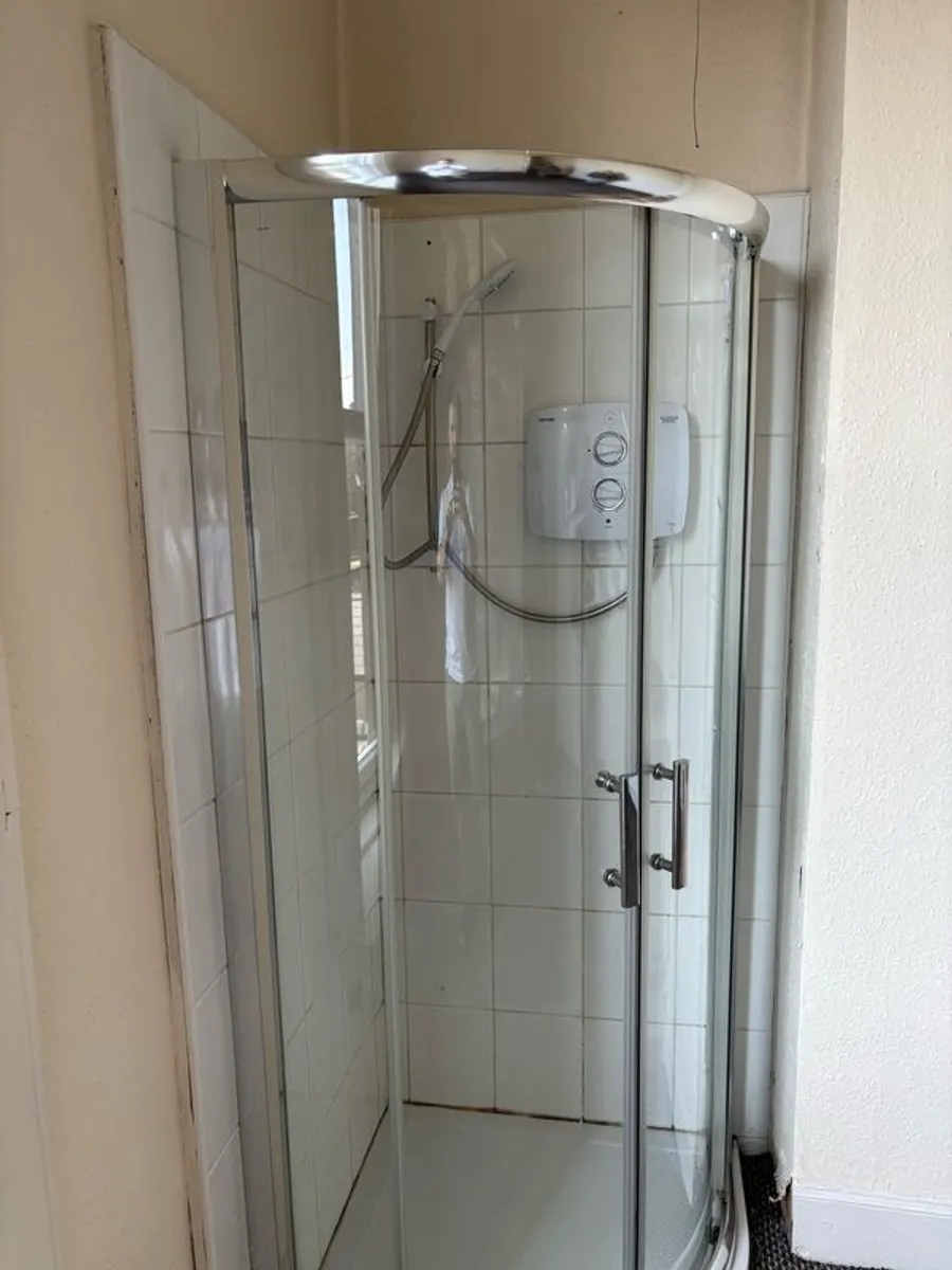 Showers, bathroom sinks, toilets and kitchenette sinks - Image 2