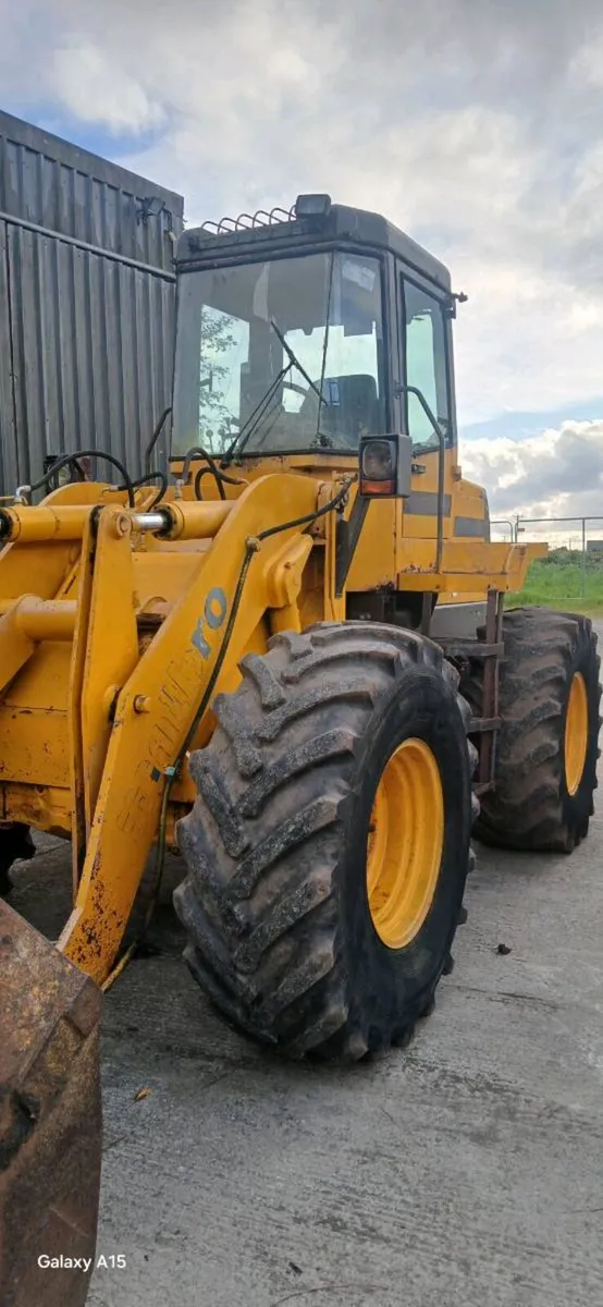 Loading shovel - Image 1