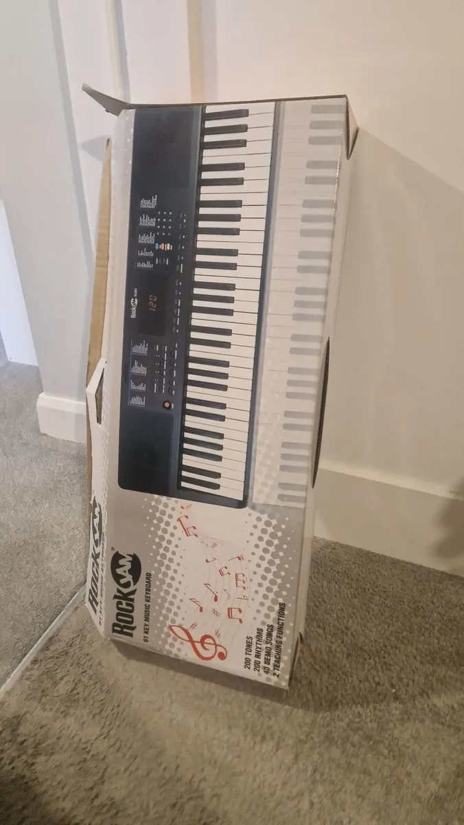 Keyboard and stand - Image 2