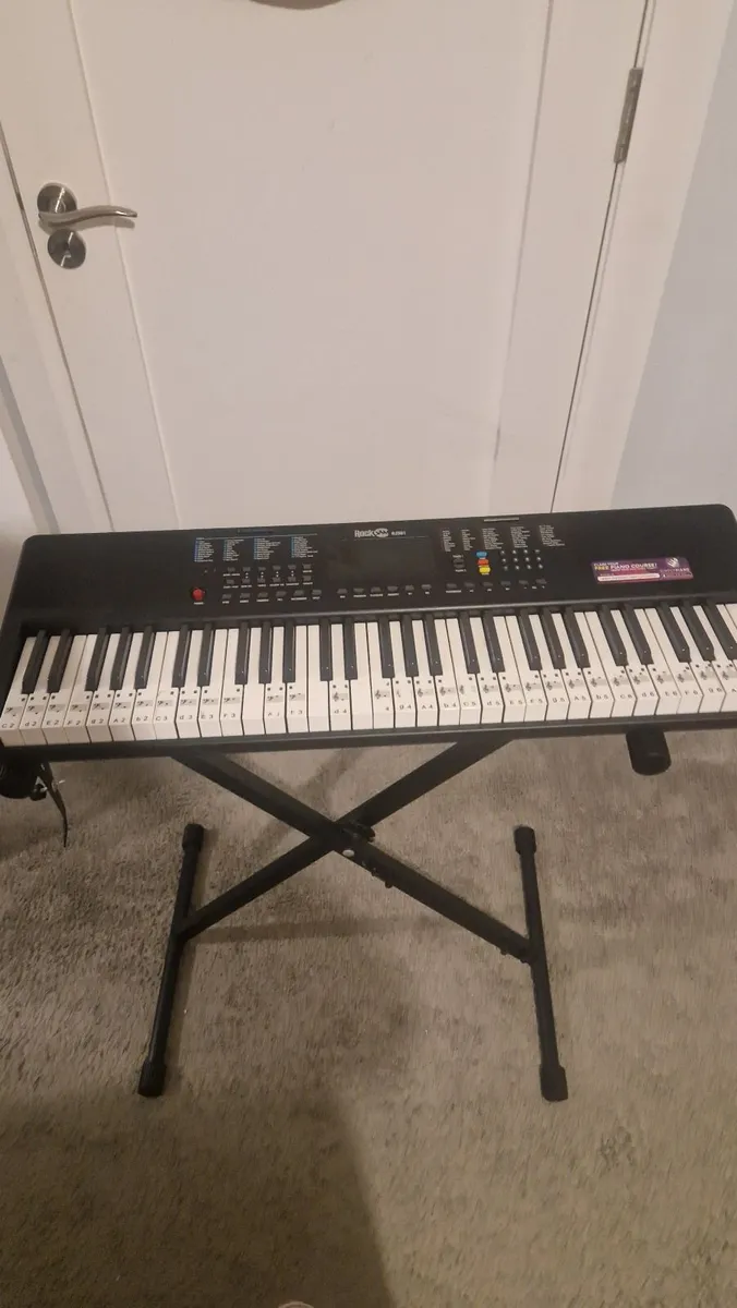 Keyboard and stand - Image 4