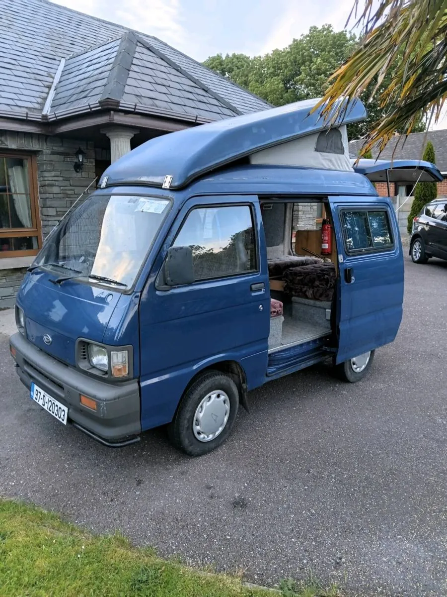 Daihatsu hijet camper van - Image 1