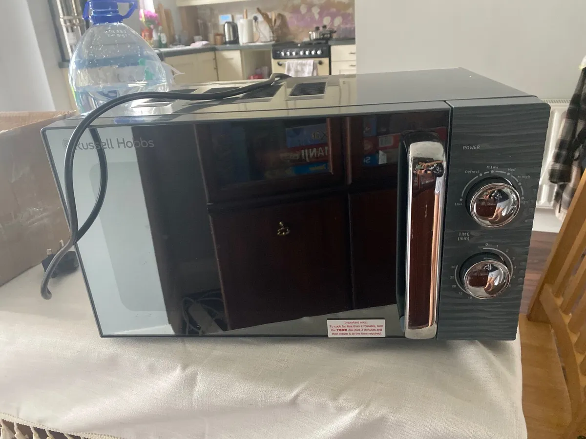 Microwave Russell Hobbs - Image 1