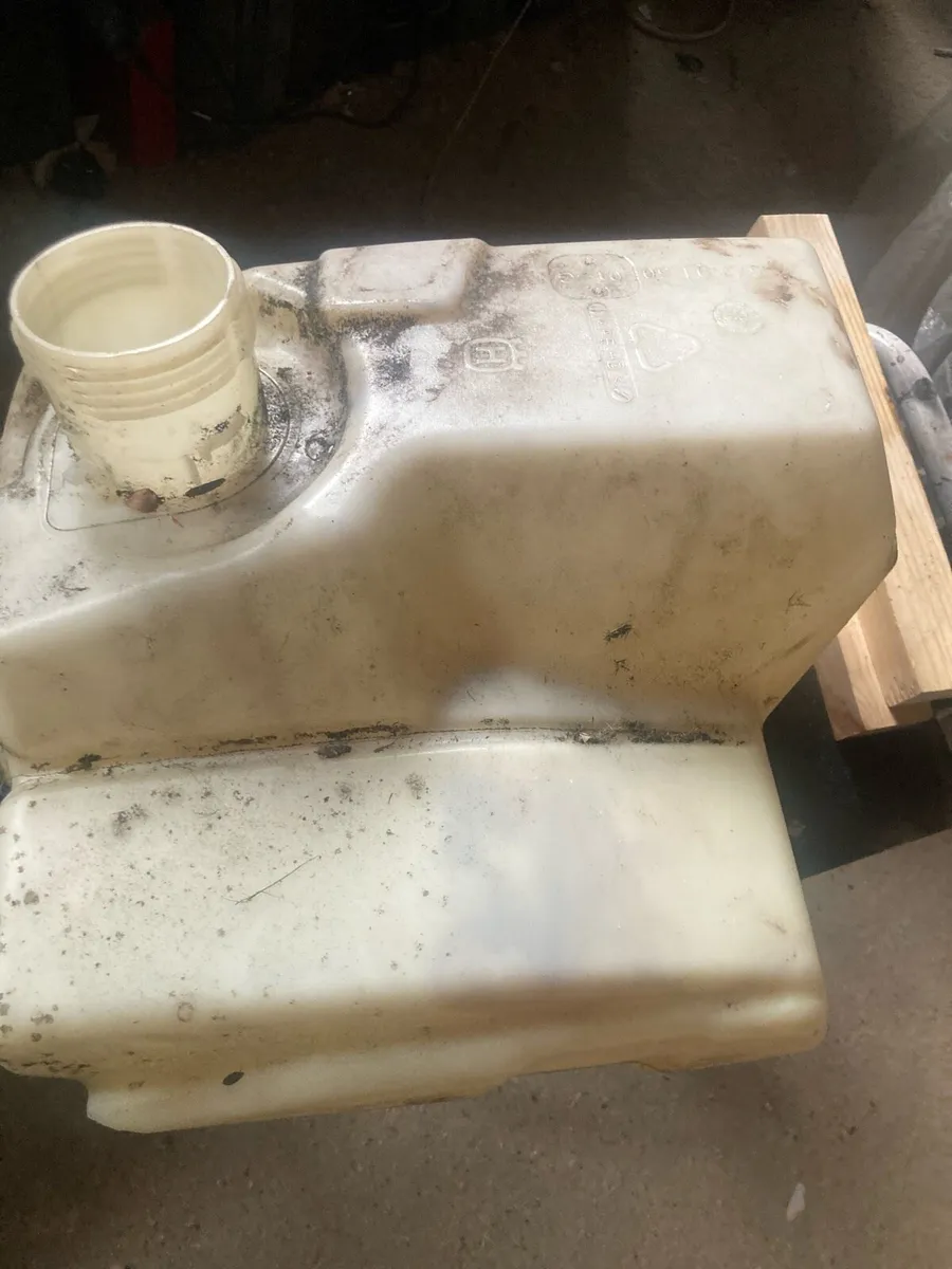 Lawnmower fuel tank - Image 1