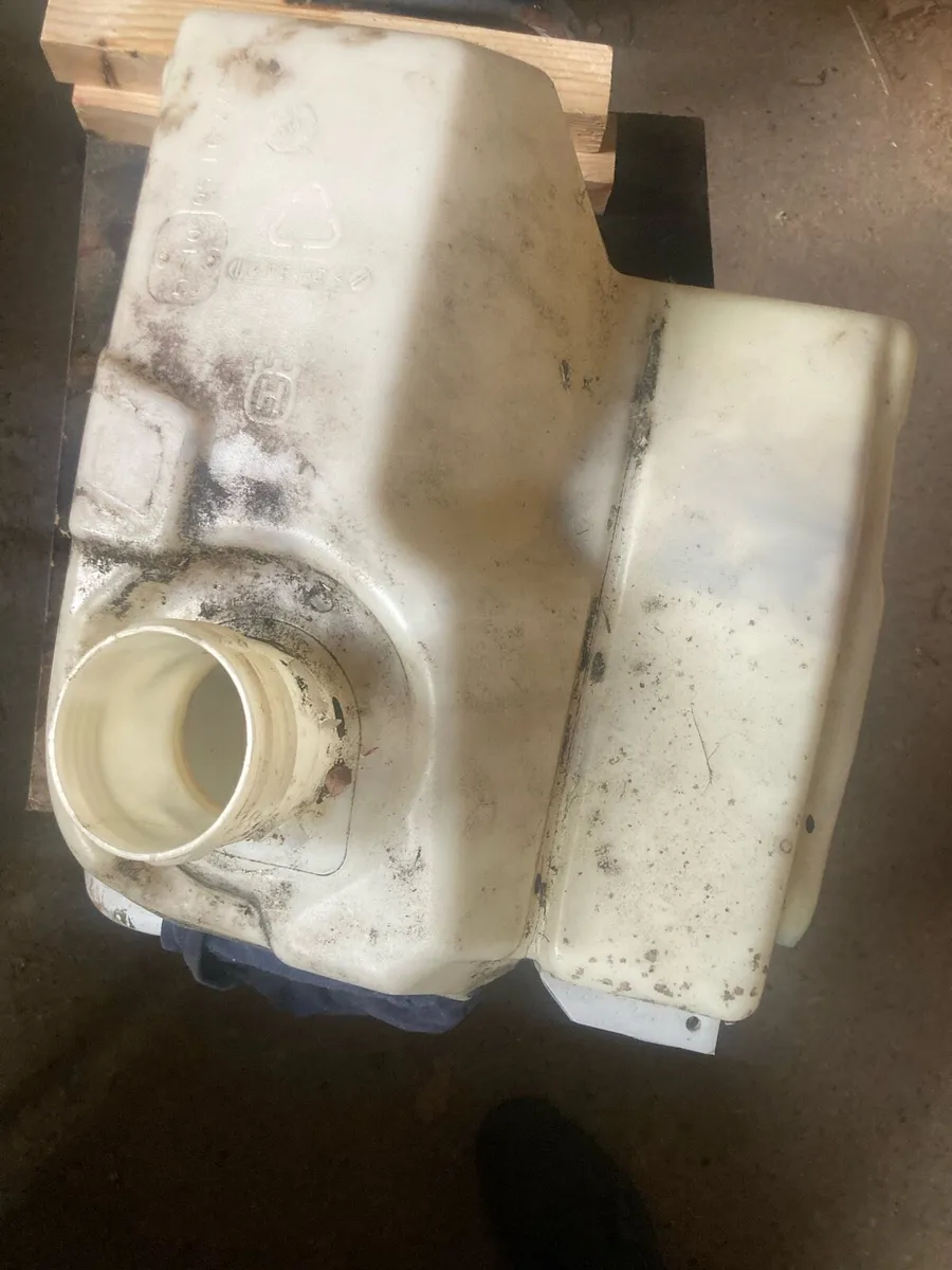 Lawnmower fuel tank - Image 2