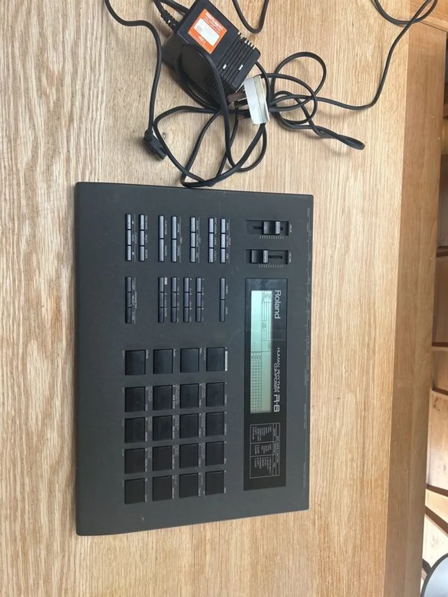 roland r8 - Image 1