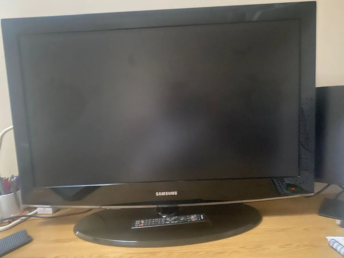 Samsung 37in TV - Image 2