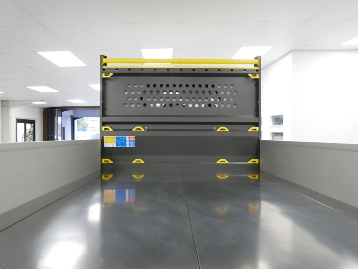 2026 Maxus Deliver 9 Tipper Van - Image 2