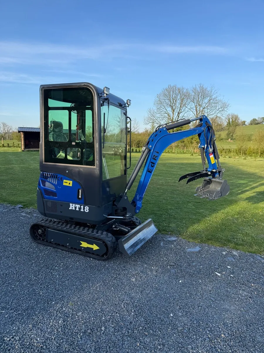 1.8T mini digger - Image 1