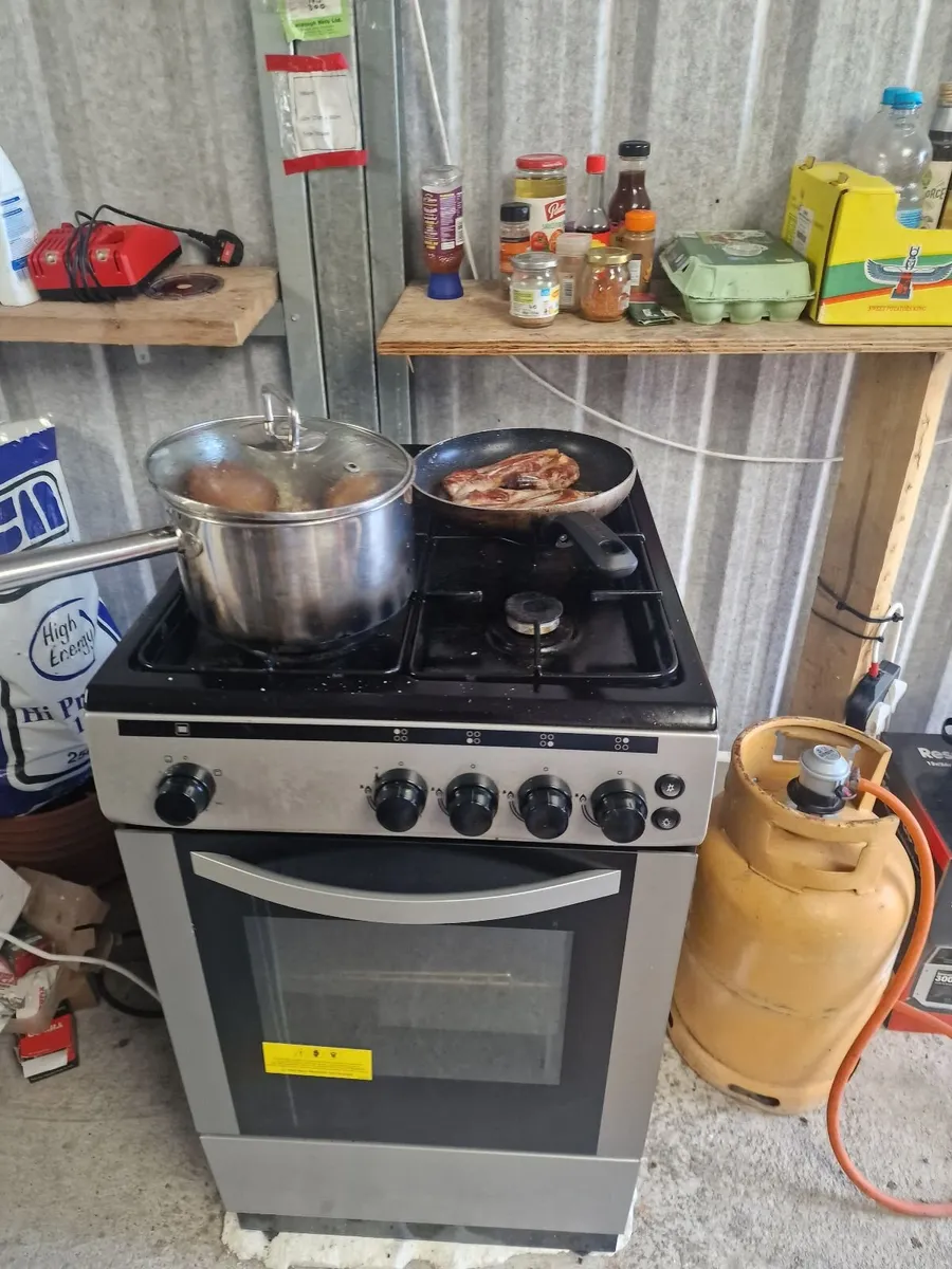 Gas cooker - Image 1