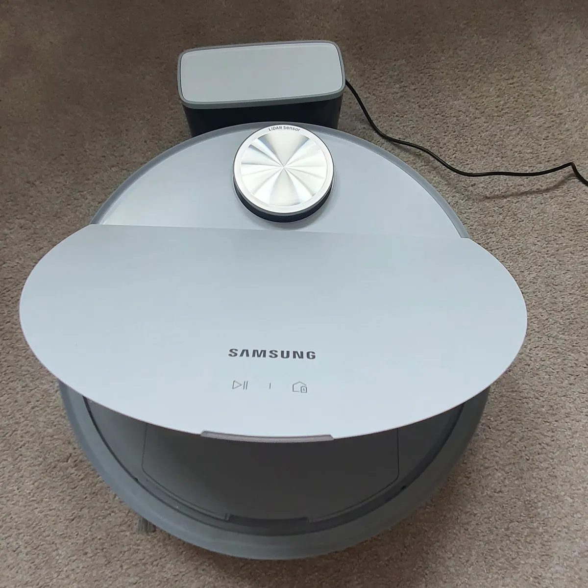 Samsung robot vacuum cleaner - Image 1